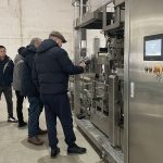 द्वितीयक बेलिंग उपकरण का निरीक्षण करने के लिए विदेशी ग्राहकों का हमारी कंपनी में आने के लिए हार्दिक स्वागत है